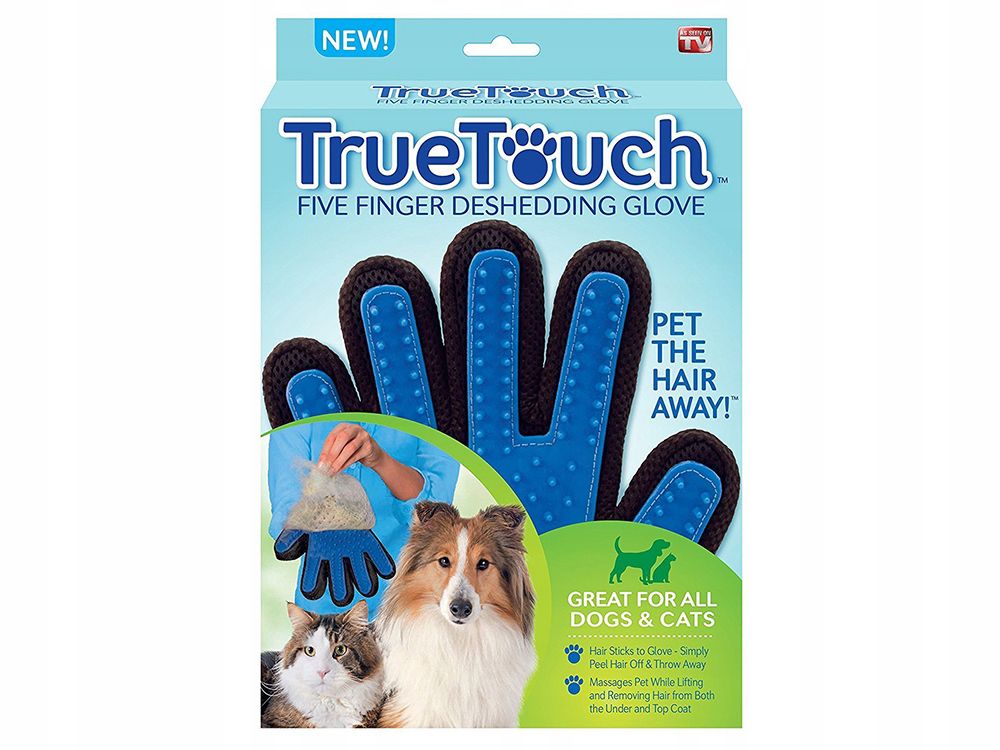 Stroking glove for combing the dog's coat